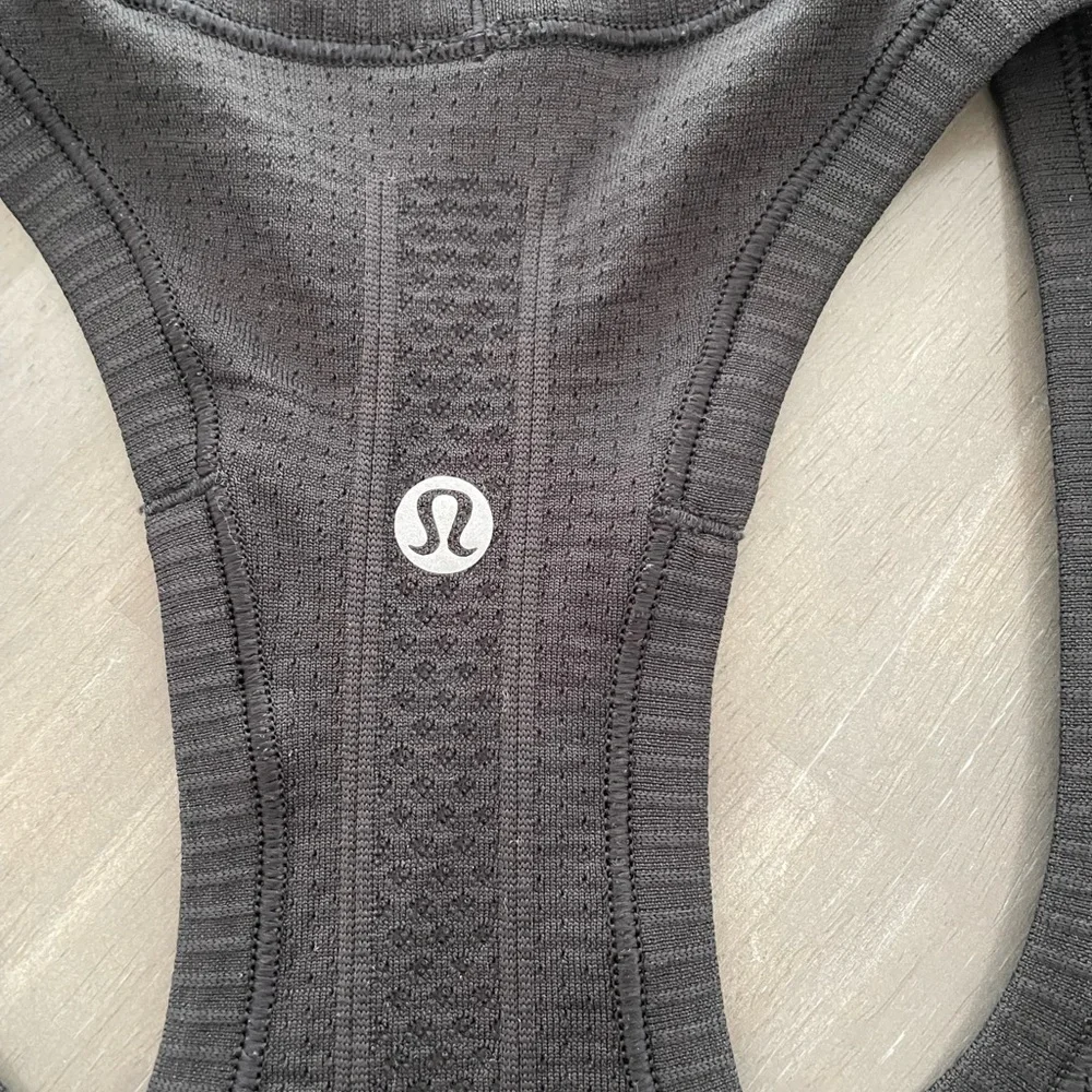Lululemon Swiftly Tech Racerback size 6 - Picture 5 of 7
